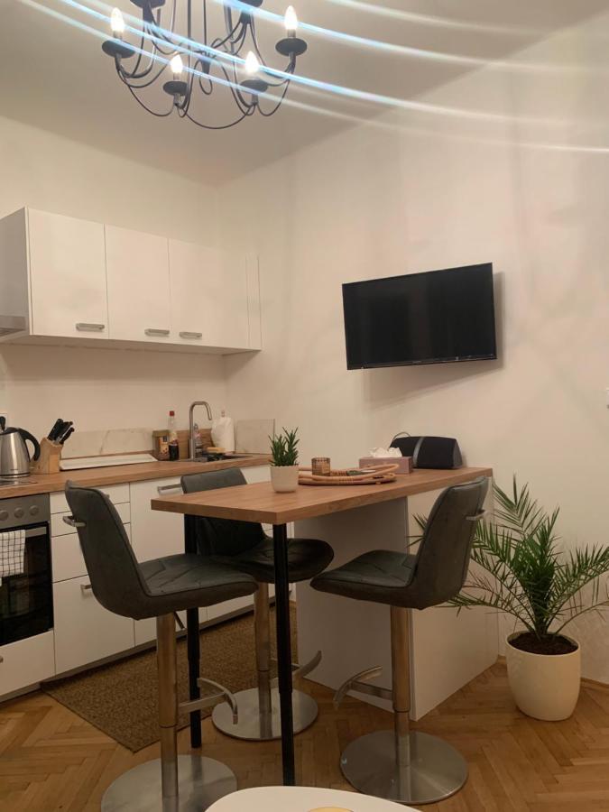 Apartment Anenska By Charles Bridge 1 Prag